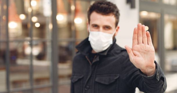 COVID-19 – Une Bataille Personnelle Contre les Erreurs Critiques et l’Excès de Confiance
